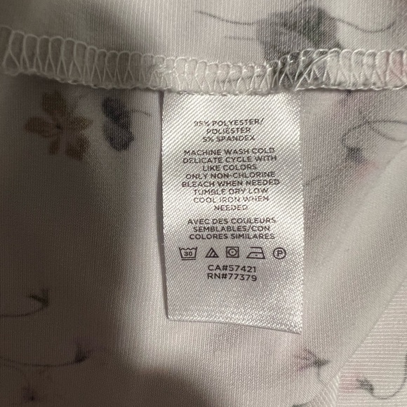 Ann Taylor cap sleeve shirt. Size medium, cream color. - Picture 4 of 4